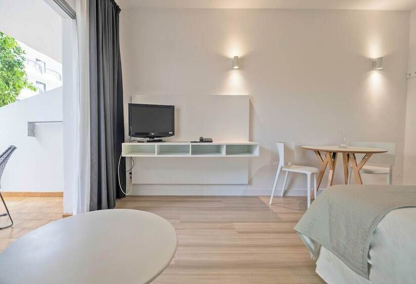 プールビュースタンダードステューディオ, Coral California