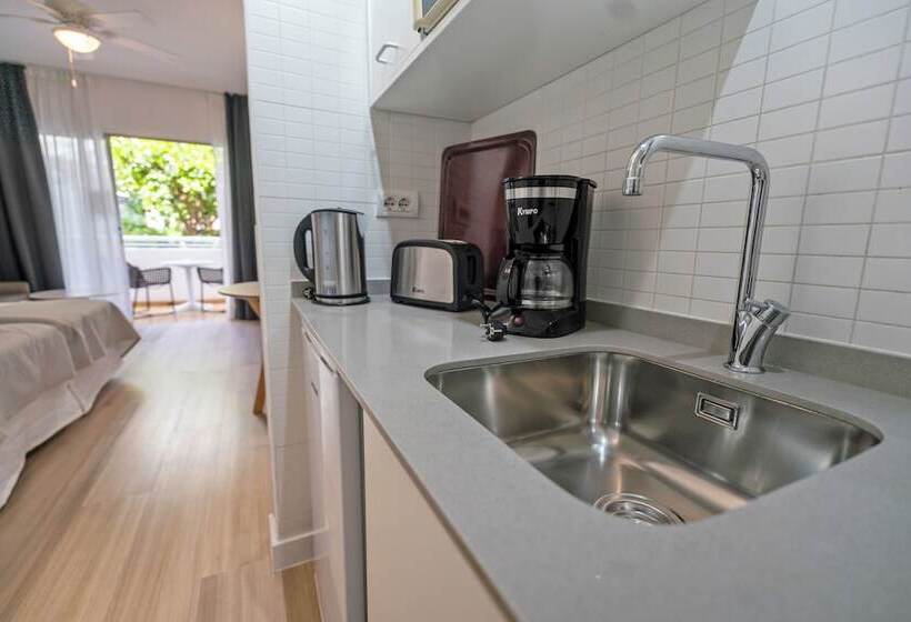 プールビュースタンダードステューディオ, Coral California