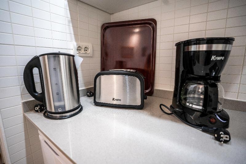 プールビュースタンダードステューディオ, Coral California