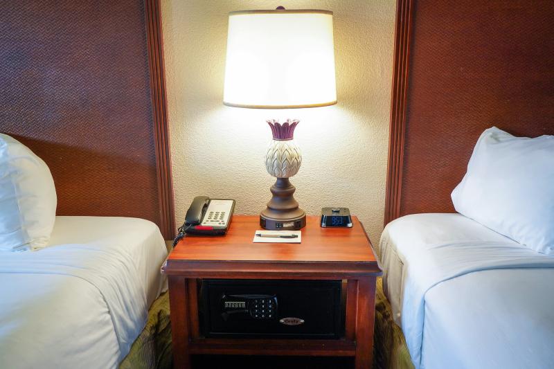 غرفة قياسية إطلالة جانبية علي البحر, Desert Rose Resort