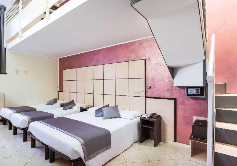 غرفة قياسية ثلاثية مطلة علي حمام السباحة, Desert Rose Resort