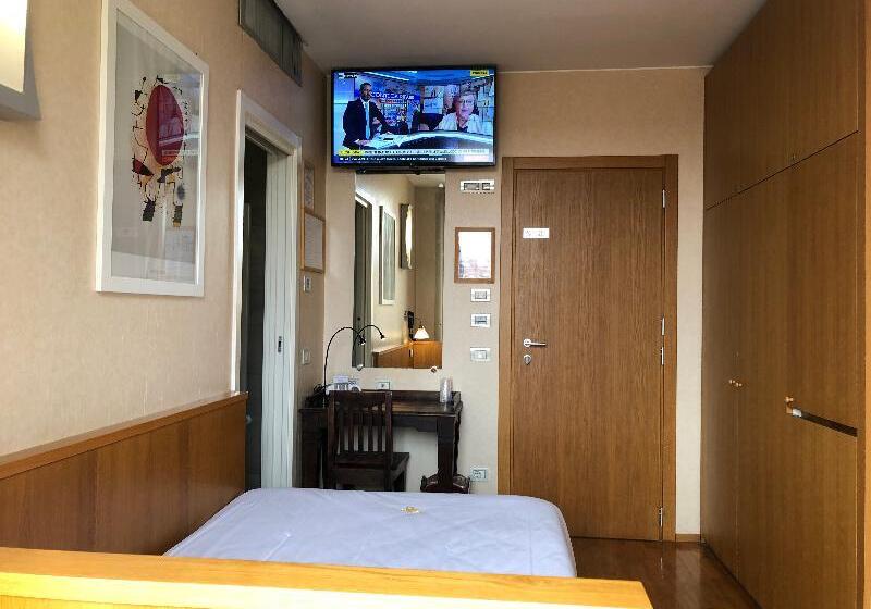 غرفة قياسية ثلاثية مطلة علي الحديقة, Desert Rose Resort