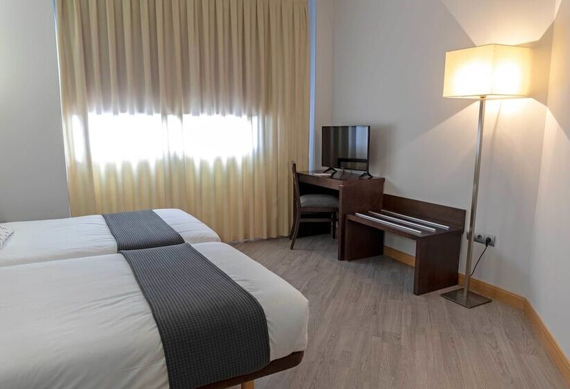 غرفة قياسية, Alda Cardena