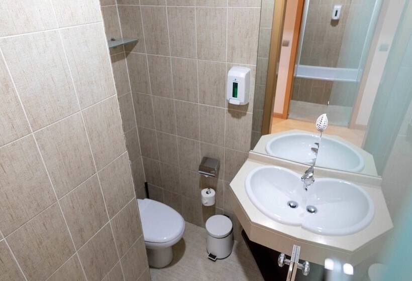 חדר סטנדרט יחיד, Alda Cardena