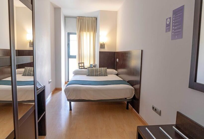 غرفة قياسية فردية, Alda Cardena