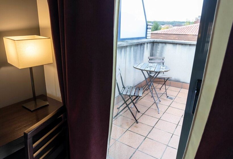 חדר פרמיום, Alda Cardena