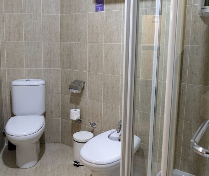 חדר אקונומי, Alda Cardena