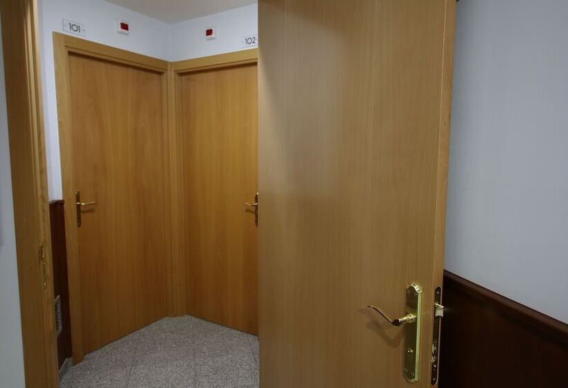 חדר משפחתי, Alda Cardena