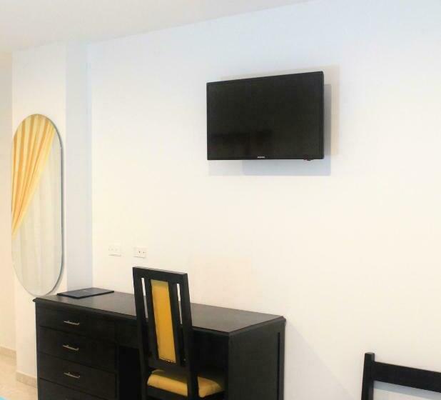 غرفة قياسية ثلاثية, Cartagena Plaza