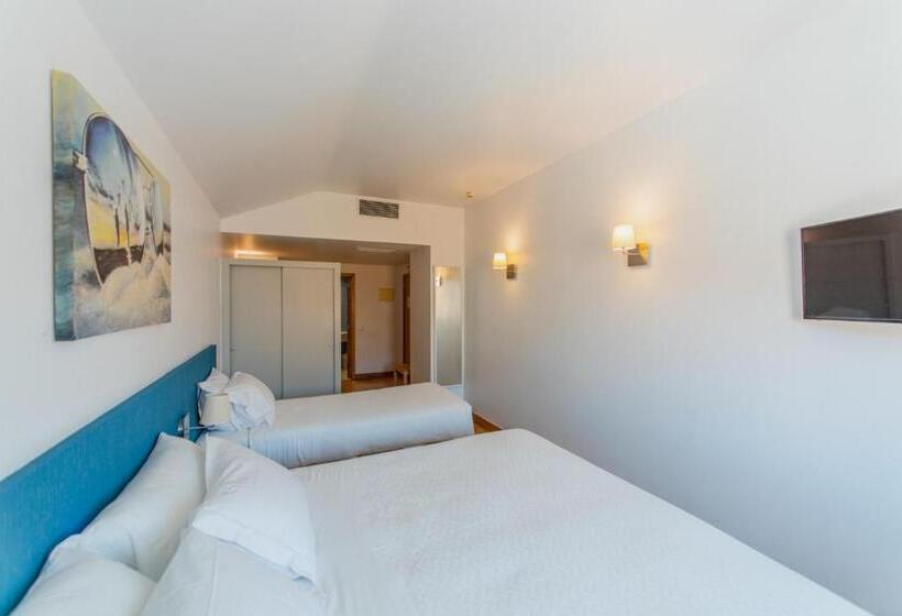 غرفة قياسية رباعية, Cascais