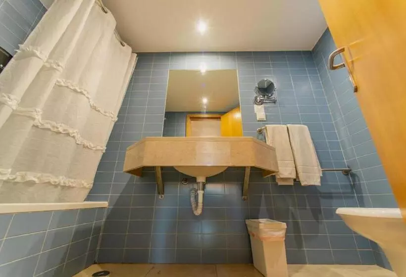 スタンダード4人部屋, Cascais