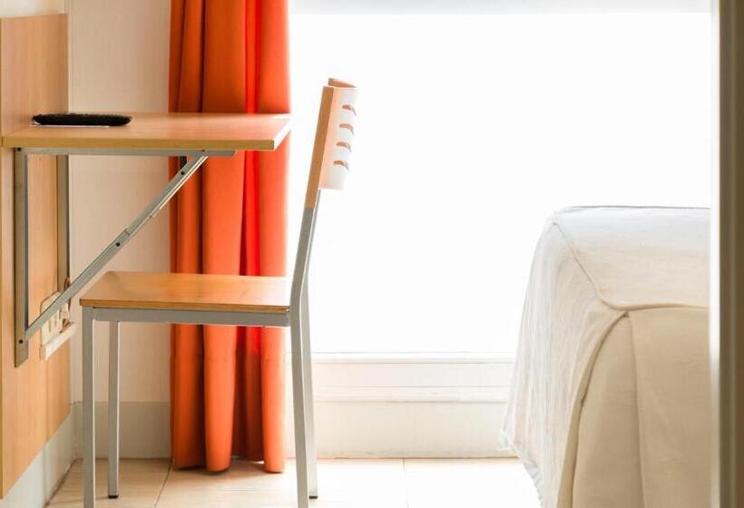 标准单人间, Ekia Pentsioa