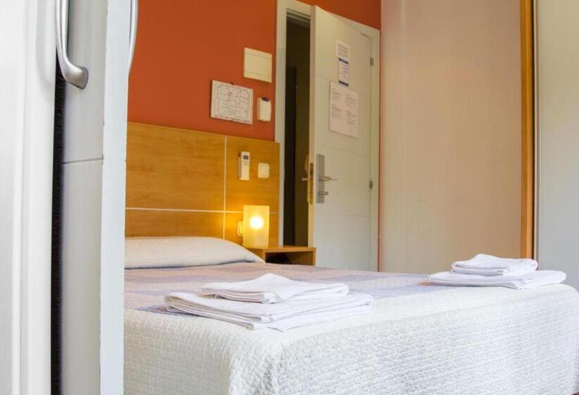 标准间, Ekia Pentsioa