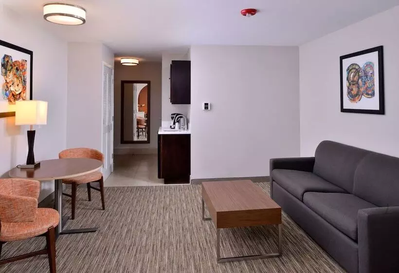 سوئیت برای معلولان, Holiday Inn Express Hotel & Suites Arcata/eureka Airport Area, An Ihg
