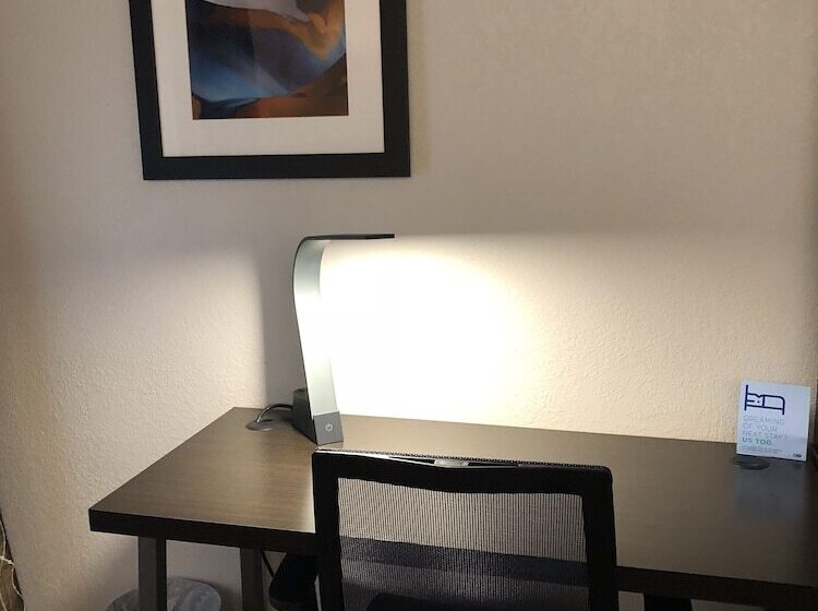 חדר סטנדרט, Holiday Inn Express Metropolis, An Ihg