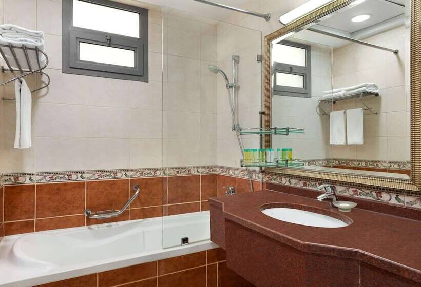 Номер Deluxe, Howard Johnson Plaza By Wyndham Dubai Deira