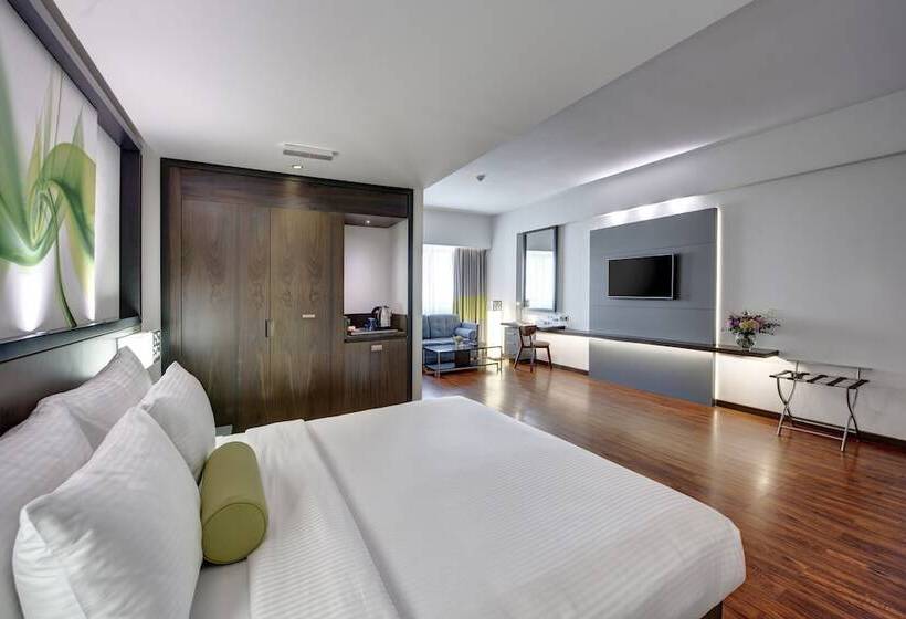 Полулюкс, Howard Johnson Plaza By Wyndham Dubai Deira