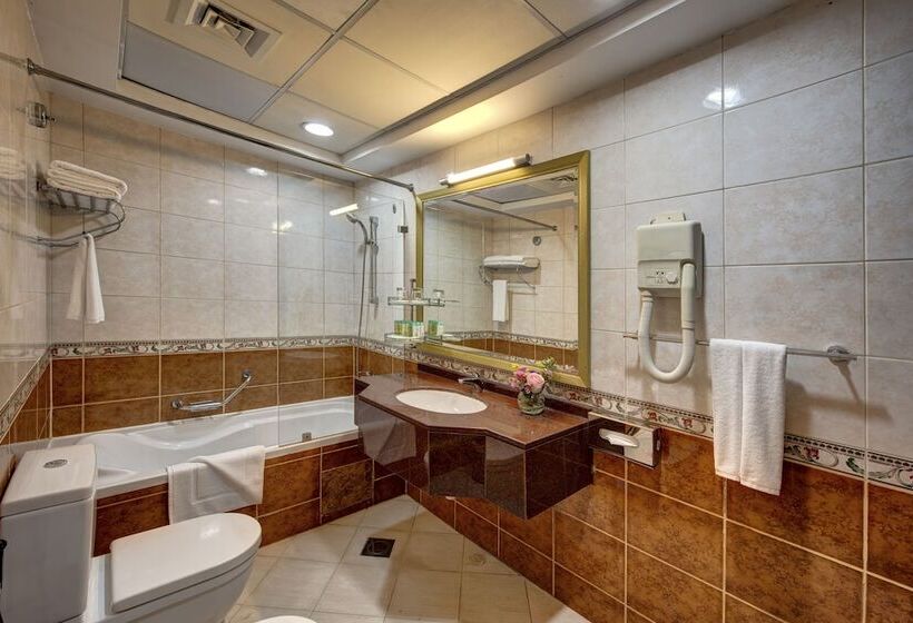 Полулюкс, Howard Johnson Plaza By Wyndham Dubai Deira