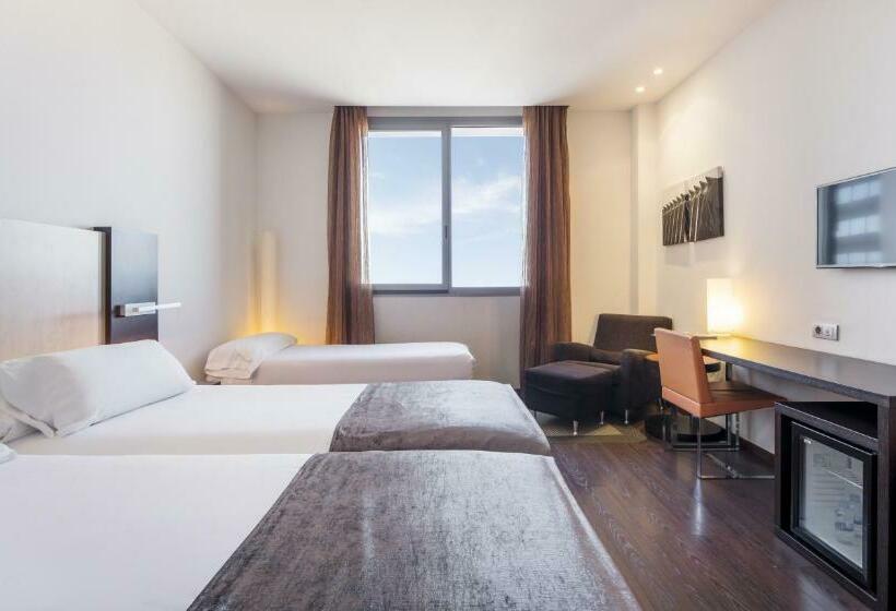 غرفة قياسية ثلاثية, Ilunion Aqua 4