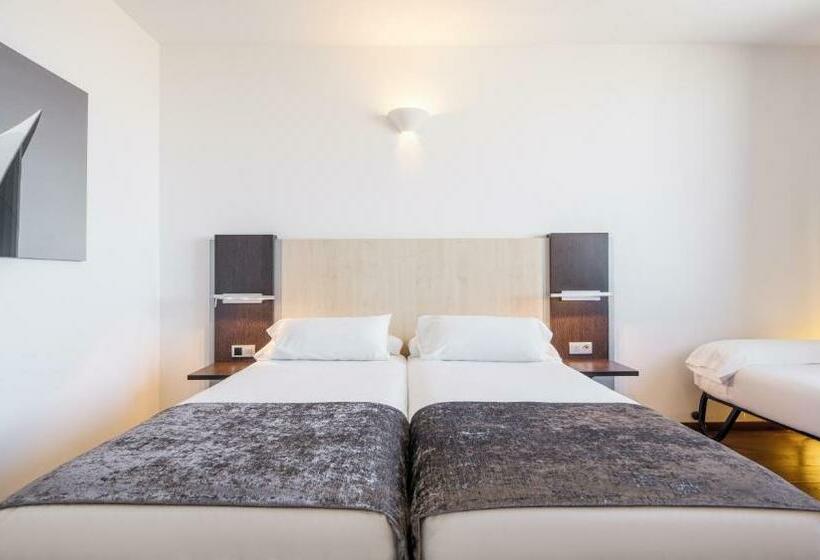 غرفة قياسية ثلاثية, Ilunion Aqua 4