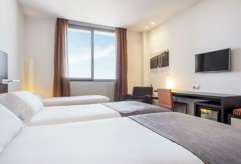 غرفة قياسية ثلاثية, Ilunion Aqua 4