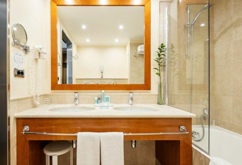 غرفة قياسية ثلاثية, Ilunion Aqua 4