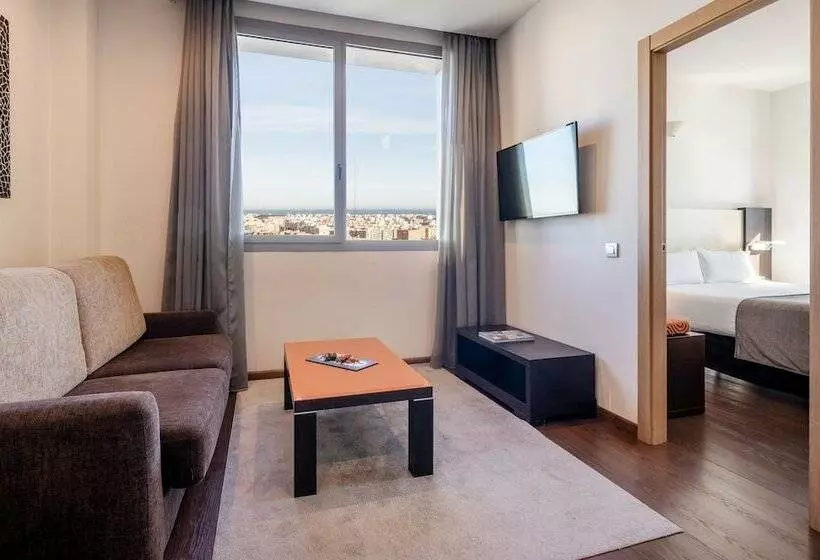 سوییت جونیور, Ilunion Aqua 4
