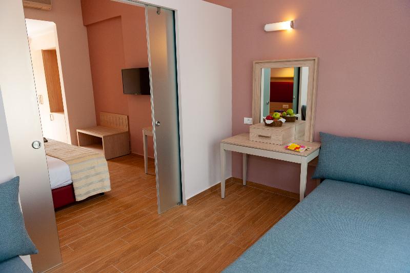 جناح جونيور, Ilunion Aqua 4