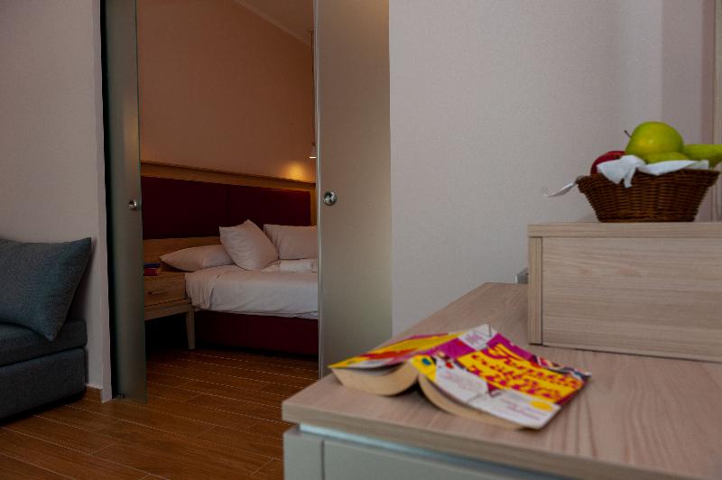 جناح جونيور, Ilunion Aqua 4