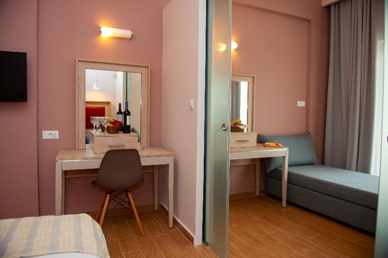 جناح جونيور, Ilunion Aqua 4