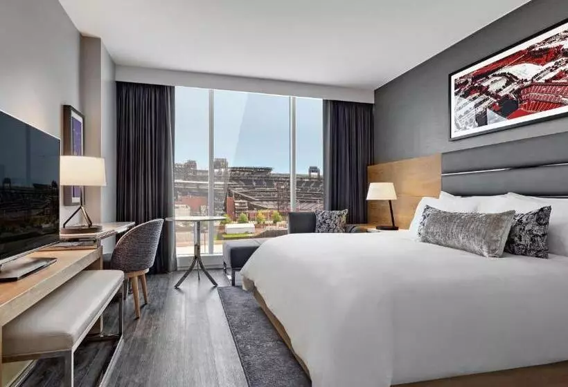 Deluxe Room King Size Bed