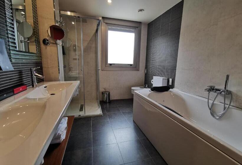 سوئیت رویال, Royal Nayef