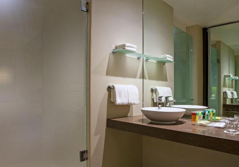 اتاق استاندارد با چشمانداز دریا, Royal Nayef