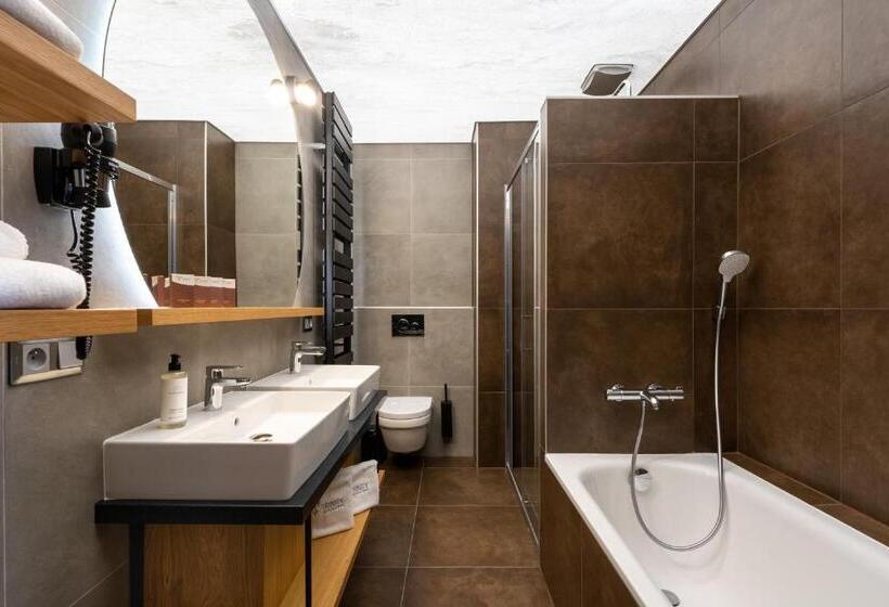 Семейные Апартаменты, Atrium Hotel   Family Friendly