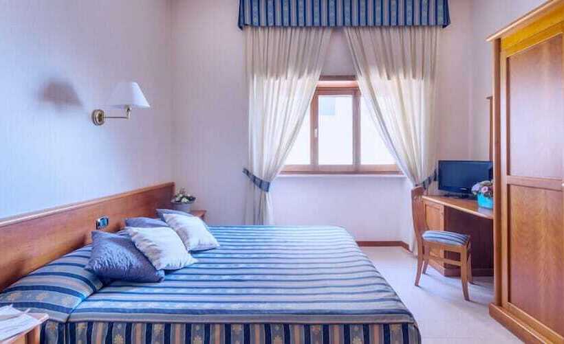 חדר קומפורט, Astura Palace