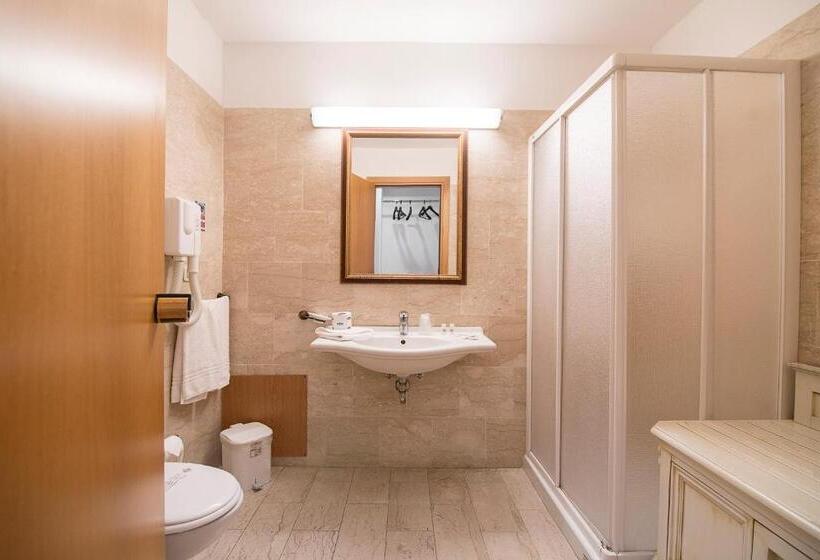 חדר אקונומי לשלושה, Baglio Basile