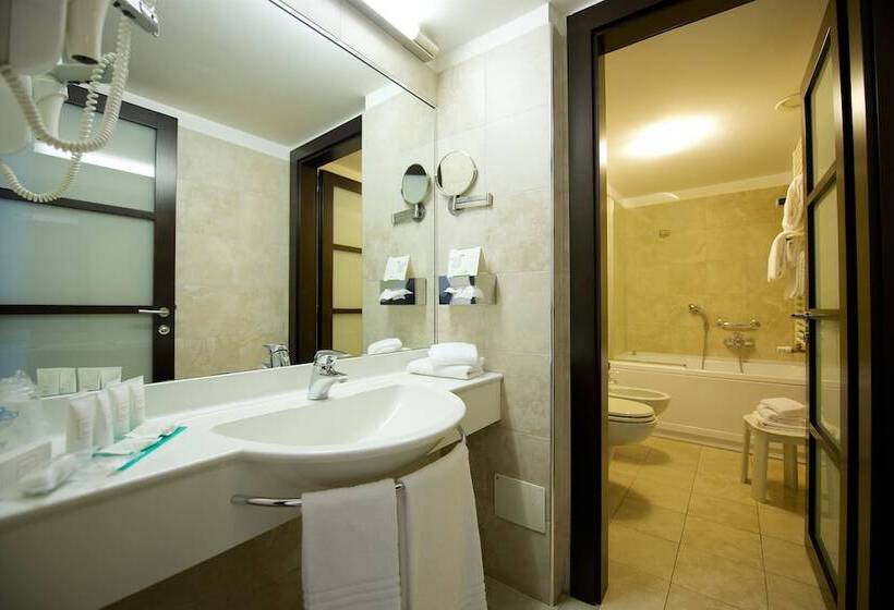 اتاق خانوادگی, Best Western Crystal Palace