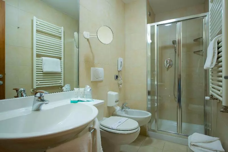 اتاق استاندارد یک نفره, Best Western Crystal Palace
