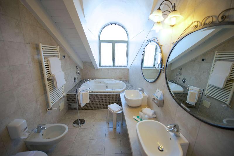 اتاق لوکس با تخت بزرگ, Best Western Crystal Palace