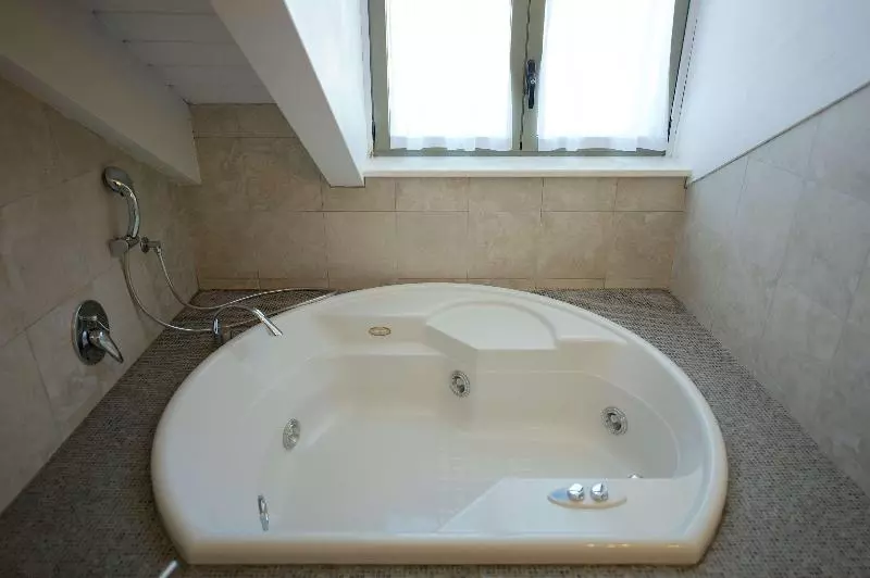 اتاق لوکس با تخت بزرگ, Best Western Crystal Palace