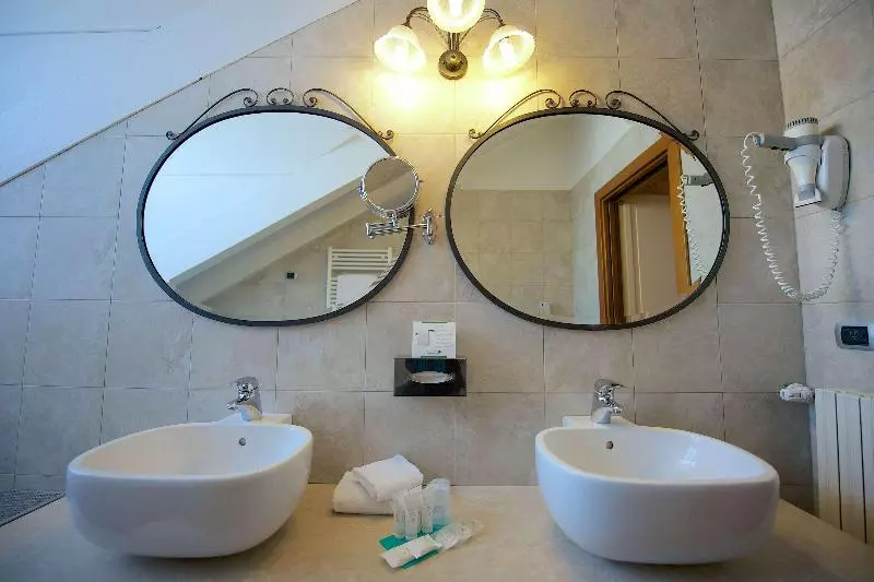 اتاق لوکس با تخت بزرگ, Best Western Crystal Palace