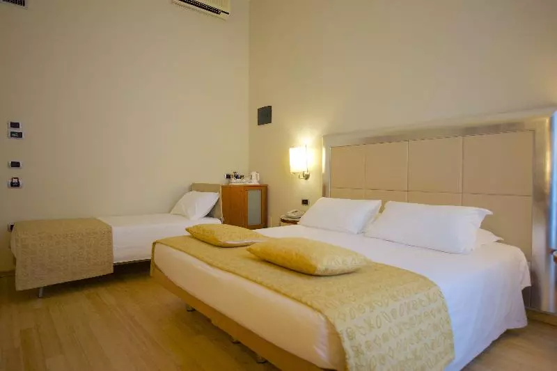 اتاق استاندارد سه نفره, Best Western Crystal Palace