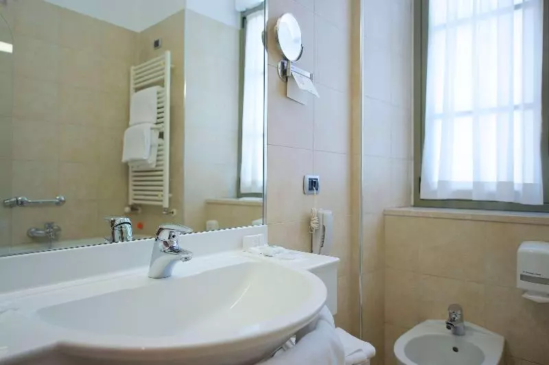 اتاق استاندارد سه نفره, Best Western Crystal Palace