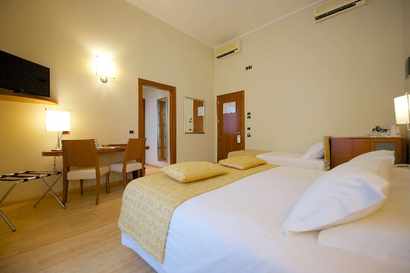 اتاق استاندارد سه نفره, Best Western Crystal Palace