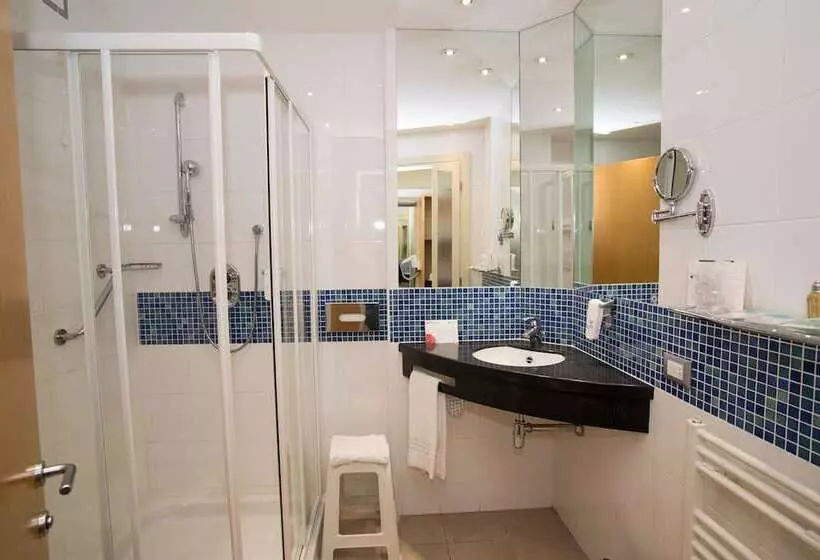 اتاق خانوادگی, Best Western  Palace Inn