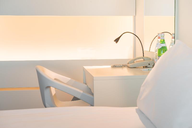 スタンダードシングルルーム, Dimitris Paritsa