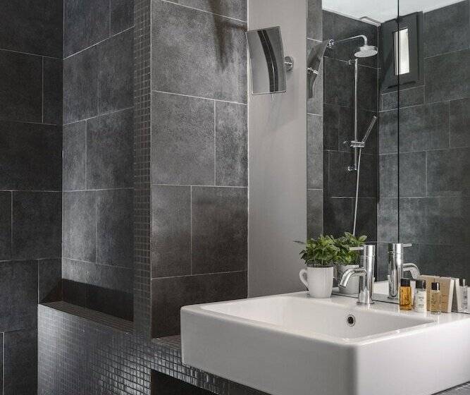 اتاق استاندارد سه نفره, Ines