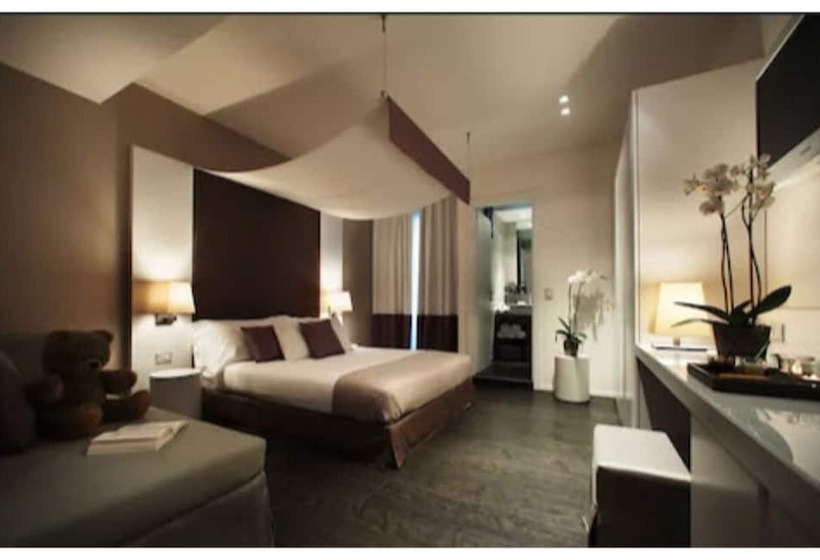 اتاق استاندارد سه نفره, Ines