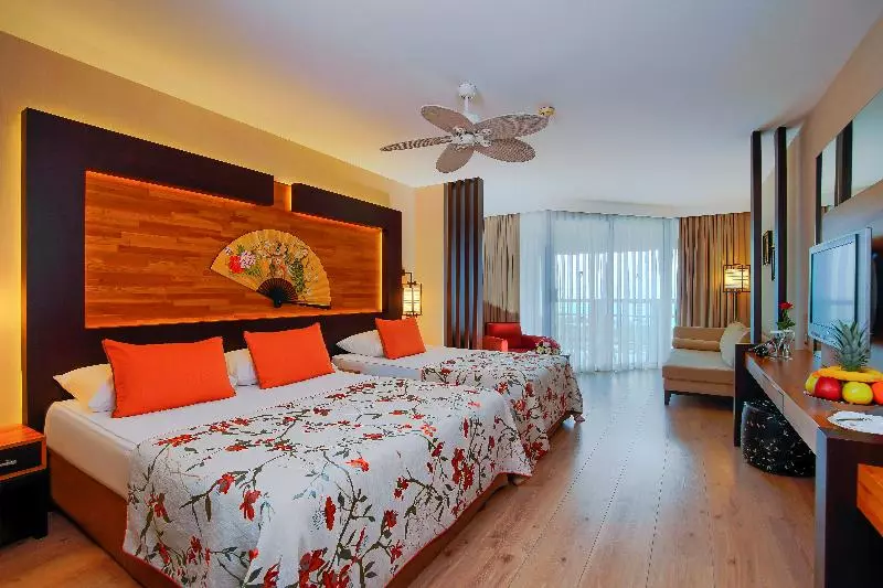 اتاق استاندارد با چشم‌انداز دریا, Limak Lara Deluxe Hotel & Resort Antalya