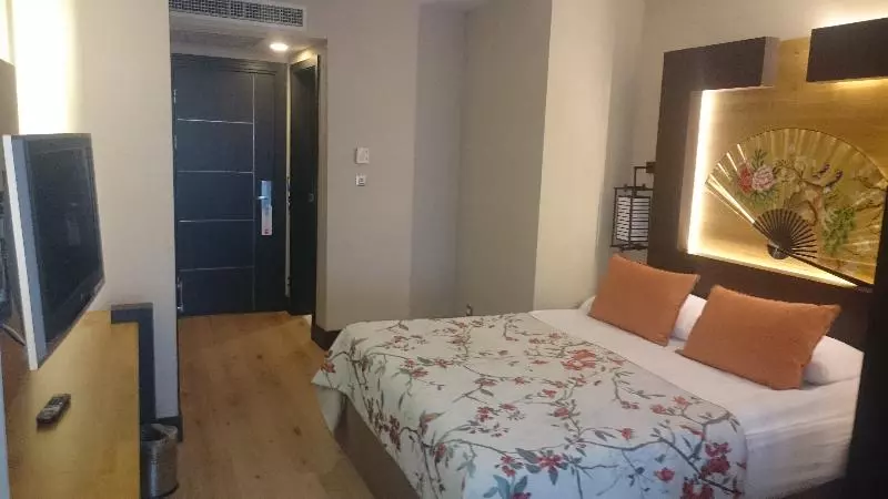 اتاق اکونومی, Limak Lara Deluxe Hotel & Resort Antalya
